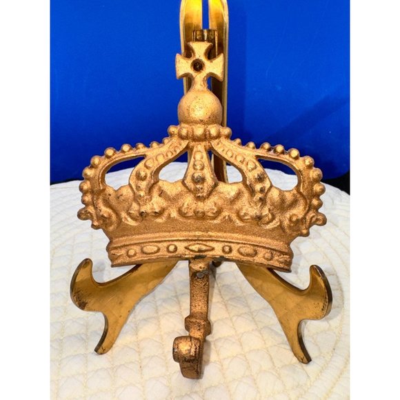 Golden Royalty Crown Hook - Picture 10 of 12